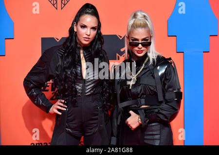 Séville, Espagne. 06Th Nov, 2019. Juju et Loredana Zefi participant à la MTV EMAs 2019 au Centre des congrès et des Expositions Fibes le 3 novembre 2019 à Séville, Espagne. Credit : Geisler-Fotopress GmbH/Alamy Live News Banque D'Images