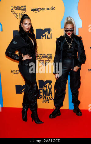 Juju et Loredana Zefi participant à la MTV EMAs 2019 au Centre des congrès et des Expositions Fibes le 3 novembre 2019 à Séville, Espagne. Banque D'Images