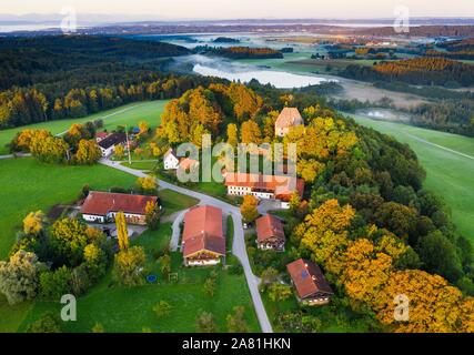 Château Harmating Harmating Harmatinger,, Weiher, près de Egling, Tolzer Terre, vue aérienne, la Haute-Bavière, Bavière, Allemagne Banque D'Images