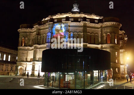 Edimbourg, Ecosse. 5 novembre. 2019. Appuyez sur appel pour célébrer leur saison 2020/2021 Lancement, Scottish Ballet collaboré avec l'artiste Alan McGowan commandées spécialement pour créer une projection d'art visuel qui a été dévoilé à Édimbourg. Photo : Images projetées sur l'Université d'Édimbourg McEwan Hall building. Pako Mera/Alamy Live News Banque D'Images