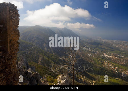 Voir l'ouest le long de la côte du Royal Apartments, Saint Hilarion Castle, Chypre du Nord Banque D'Images