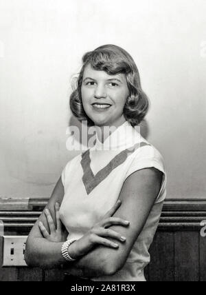 Sylvia Plath (1932-1963) écrivain américain surtout connu pour sa poésie confessionnelle post-modernistes et son roman semi-autobiographique The Bell Jar sur une femme souffrant de maladie mentale a publié sous le pseudonyme de Victoria Lucas, un mois avant qu'elle s'est suicidée. Banque D'Images