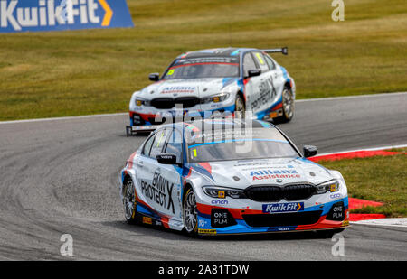 Colin Turkington dans son équipe BMW 330i M Sport à l'BTCC 2019 réunion à Snetterton, Norfolk, Royaume-Uni. Banque D'Images