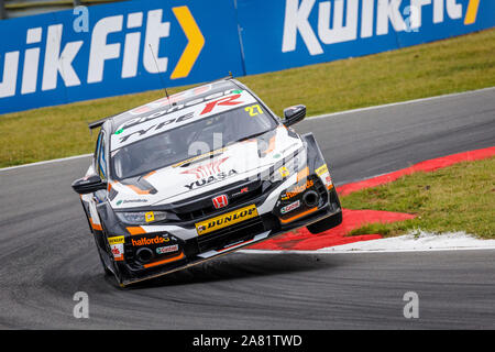 Dan Cammish se freiner dans l'ascenseur Halfords Yuasa Racing Honda Civic Type R à l'BTCC 2019 réunion à Snetterton, Norfolk, Royaume-Uni. Banque D'Images