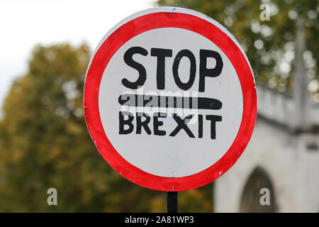 Londres, Royaume-Uni. 5ème Nov, 2019. Un Brexit 'Stop' signe à Westminster, Londres. Brexit n'a pas eu lieu le 31 octobre 2019 que les dirigeants de l'Union européenne a accordé à la France jusqu'au 31 janvier 2020 pour Brexit. Crédit : Steve Taylor/SOPA Images/ZUMA/Alamy Fil Live News Banque D'Images