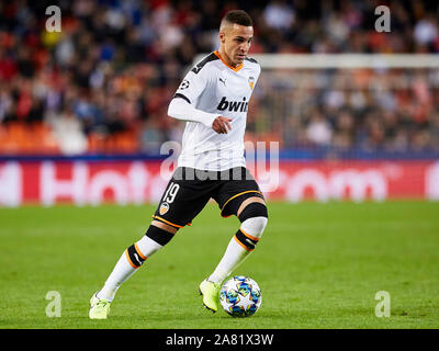 Mestalla, Valence, Espagne. 5ème Nov, 2019. Ligue des Champions de football, Valence et Lille ; Rodrigo Moreno de Valence CF porte le ballon en avant - usage éditorial : Action Crédit Plus Sport/Alamy Live News Banque D'Images