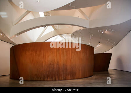 À Bilbao - Espagne - Août 2017 - "La question de temps" est une installation de huit sculptures de feuilles d'acier de l'artiste Richard Serra à la G Banque D'Images