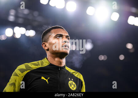 Manuel Akanji (Borussia Dortmund). GES/football/Ligue des Champions : Inter Milan - Borussia Dortmund, 05.11.2019 - Football/soccer/Ligue des Champions : Inter Milan vs Borussia Dortmund, Dortmund, Nov 05, 2019 - Règlement du LDF à interdire toute utilisation des photographies comme des séquences d'images et/ou quasi-vidéo. Dans le monde d'utilisation | Banque D'Images