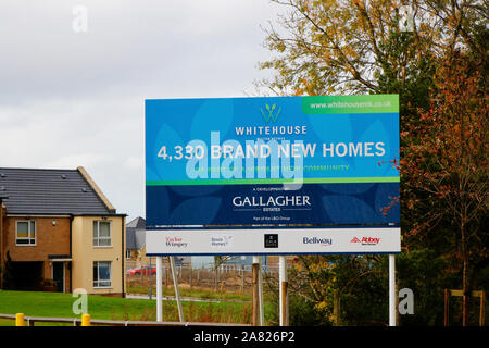 Un grand nombre de maisons en construction dans une zone d'expansion de Milton Keynes. La ville est une des plus forte croissance des régions urbaines au Royaume-Uni Banque D'Images