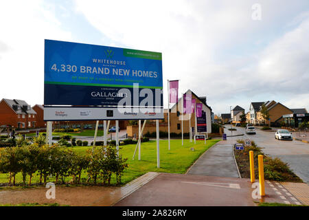 Un grand nombre de maisons en construction dans une zone d'expansion de Milton Keynes. La ville est une des plus forte croissance des régions urbaines au Royaume-Uni Banque D'Images