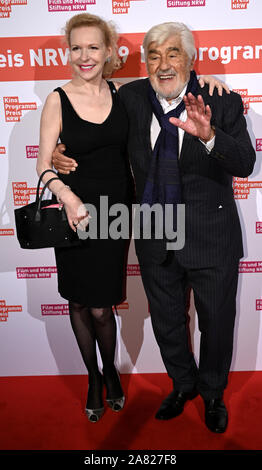 Cologne, Allemagne. 05Th Nov, 2019. Les acteurs Sunnyi Melles (l) Mario Adorf (r) viennent à un événement pour la remise des Prix du Programme cinéma 2019. Credit : Henning Kaiser/dpa/Alamy Live News Banque D'Images