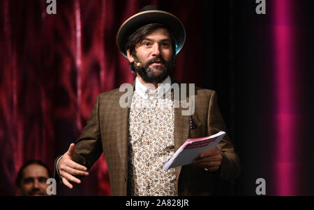 Cologne, Allemagne. 05Th Nov, 2019. L'acteur Sobhi Awad sera sur scène lors de la cérémonie de remise des Prix du Programme cinéma 2019. Credit : Henning Kaiser/dpa/Alamy Live News Banque D'Images