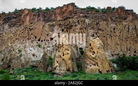 CANYON FRIJOLES BANDELIER NATIONAL MONUMENT Los Alamos, NOUVEAU MEXIQUE Banque D'Images