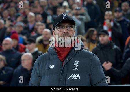 Liverpool. Nov 6, 2019. Le manager de Liverpool Jurgen Klopp est perçu avant l'UEFA Champions League Groupe E soccer match entre Liverpool FC et KRC Genk à Anfield à Liverpool, Angleterre le 5 novembre 2019. Source : Xinhua/Alamy Live News Banque D'Images