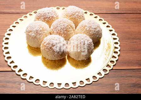 Sonho de Padaria, également connu sous le nom de Berliner donut, rempli de crème du boulanger. Boulangerie brésilien dream Banque D'Images