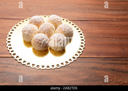 Sonho de Padaria, également connu sous le nom de Berliner donut, rempli de crème du boulanger. Boulangerie brésilien dream Banque D'Images