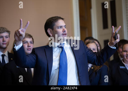 5 novembre, 2019, Washington, District of Columbia, United States USA : Le sénateur Marco Rubio (républicain de Floride) départ le Sénat républicain de déjeuners sur la colline du Capitole à Washington, D.C., États-Unis, le Mardi, Novembre 5, 2019.. .Crédit : Stefani Reynolds / CNP/AdMedia (crédit Image : © Stefani Reynolds/AdMedia via Zuma sur le fil) Banque D'Images