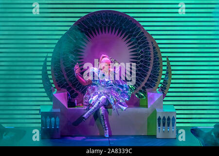 Dublin, Irlande. 05Th Nov, 2019. Christina Aguilera joue sur scène à un spectacle à guichets fermés au cours de la visite à l'arène 3X à Dublin. Credit : SOPA/Alamy Images Limited Live News Banque D'Images