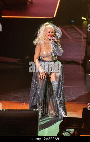 Dublin, Irlande. 05Th Nov, 2019. Christina Aguilera joue sur scène à un spectacle à guichets fermés au cours de la visite à l'arène 3X à Dublin. Credit : SOPA/Alamy Images Limited Live News Banque D'Images
