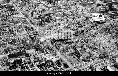 La destruction à la ville fortifiée d'Intramuros (district) de vieux Manille en mai 1945 - après la bataille de Manille.