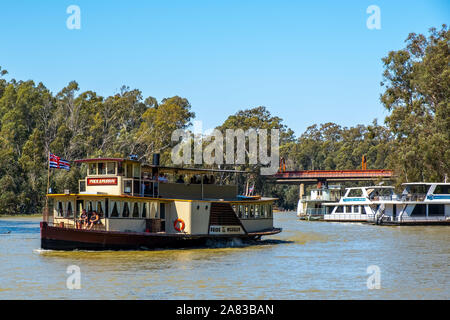 Echuca, Australie - 3 octobre 2019 Patrimoine : la fierté de la vapeur à aubes naviguant sur Murray Murray River Banque D'Images