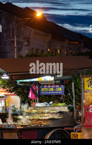 PENANG, MALAISIE, NOV 12 2017, les stands de nourriture traditionnelle - Jetty Lok Lok à Georgetown, l'île de Penang, Malaisie Banque D'Images