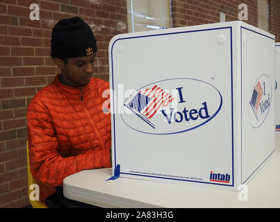 Virginia, USA. 5ème Nov, 2019. Les jeunes voix de Virginie le jour de l'élection, le 5 novembre 2019 Credit : Sue Dorfman/ZUMA/Alamy Fil Live News Banque D'Images