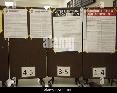 Virginia, USA. 5ème Nov, 2019. Signes en Virginie de scrutin décrivant des droits des électeurs, règles et responsabilités Crédit : Sue Dorfman/ZUMA/Alamy Fil Live News Banque D'Images