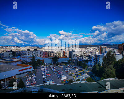 Quito, Équateur, 25 Octobre 2019 : Panorama de Quito, Équateur du volcan Pichincha. Banque D'Images