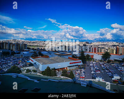 Quito, Équateur, 25 Octobre 2019 : Panorama de Quito, Équateur du volcan Pichincha. Banque D'Images