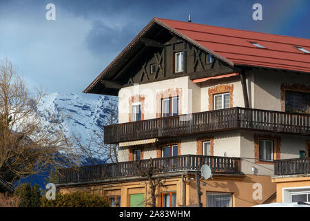 Maisons tyrolien à Lans situé au-dessus d'Innsbruck, Autriche. Banque D'Images