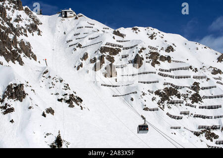 Ciel Nordkette mountain resort et les pistes de ski près de Innsbruck Tyrol Autriche Banque D'Images