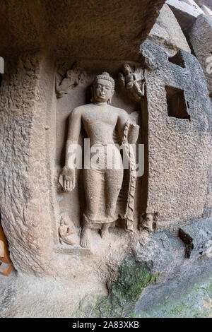 Dieu boudha fait main écritures sur les murs dans la ville historique et grottes kanheri à Mumbai Inde Banque D'Images