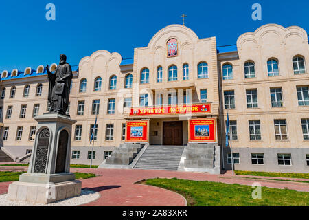 Nur-Sultan chrétien orthodoxe russe d'Astana Cathédrale de l'Assomption Siège de l'évêque s'appuyant sur un ciel bleu ensoleillé Jour Banque D'Images