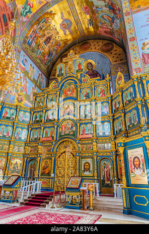 Nur-Sultan chrétien orthodoxe russe d'Astana Cathédrale de l'Assomption Vue intérieure sur un ciel bleu ensoleillé Jour Banque D'Images