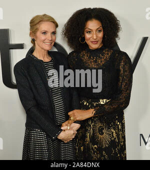 Los Angeles, United States. 06 Nov, 2019. Acteurs Julie Hagerty (L) et Sarah Jones assister à la première de the motion picture comédie romantique 'mariage' à la DGA Theatre de Los Angeles le Mardi, Novembre 5, 2019. Scénario : Le film est nominé aux Oscars du réalisateur Noah Baumbach incisive et regard compatissant à une rupture de mariage et une famille d'un séjour ensemble. Photo par Jim Ruymen/UPI UPI : Crédit/Alamy Live News Banque D'Images