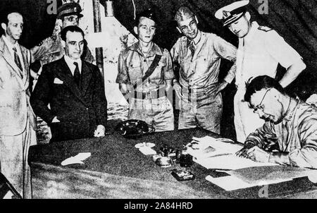 Signature de l'armistice de Cassibile, le général Walter Bedell Smith, 3 septembre 1943 Banque D'Images