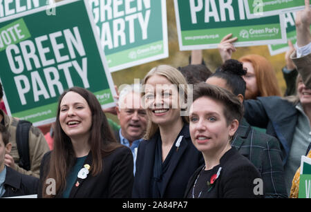 Bristol, Royaume-Uni, 6 novembre 2019. Le Parti Vert lancent leur campagne électorale de 2019 à Bristol au Royaume-Uni. Amelia gauche Womack leader adjoint, Sian Berry centre leader co et Carla Berry Bristol West candidat droite. M. Crédit Standfast / Alamy Live News Banque D'Images