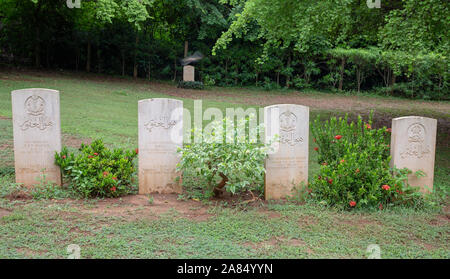 Sri Lanka, Trincomalee, Uppuveli, tombes de guerre du Commonwealth, et les principaux cross memorial Banque D'Images