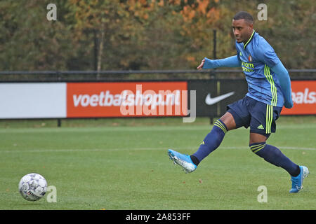 4 novembre 2019 Arnhem, Pays-Bas Dutch Soccer Jong Vitesse v Jong Feyenoord L-r : Luciano Narsingh de Jong Feyenoord Banque D'Images