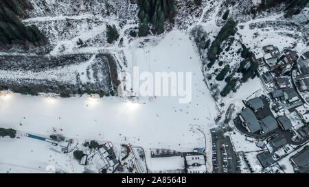 Drone aérien au-dessus de ski sur le domaine des planards à Chamonix Banque D'Images