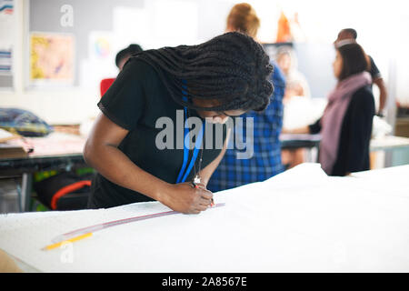 L'accent portrait en studio à dessin Banque D'Images