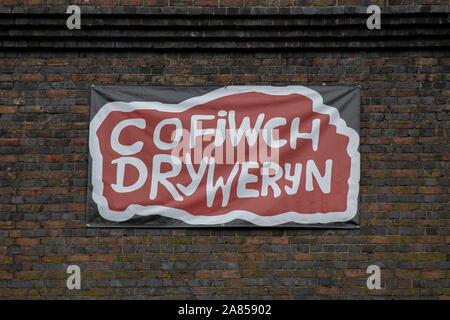 Cardiff, Wales 6/11/19. Un Cofiwch Dryweryn «Tryweryn" (Rappelez-vous) peinture murale située sur un autre pilier du viaduc bien Taffs. Lewis Mitchell. Banque D'Images