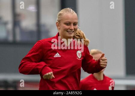 Cardiff, Wales 6/11/19. La formation des femmes du Pays de Galles à l'USW Sports Park avant de leur qualificatif de l'euro contre l'Irlande du Nord. Lewis Mitchell/YCPD. Banque D'Images