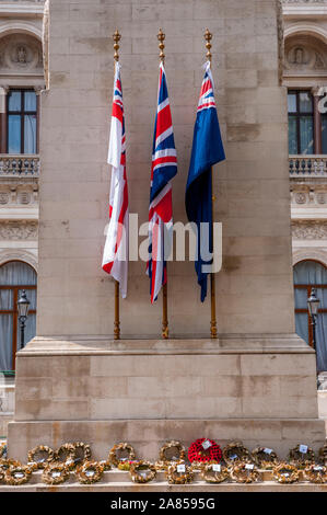 Le Cenotaph conçu par William Lutyens à Whitehall Londres Banque D'Images