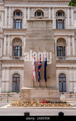 Le Cenotaph conçu par William Lutyens à Whitehall Londres Banque D'Images