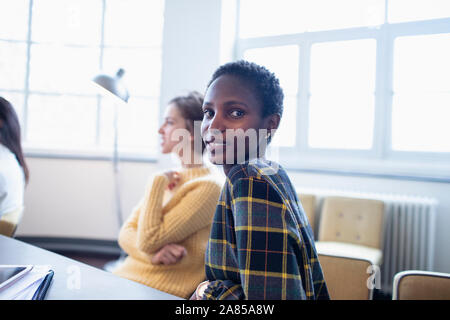 Portrait confident businesswoman in conference room meeting Banque D'Images