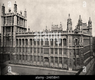 À partir de 'l'album descriptif de Londres' par George H Birch 1896 - Extrait du texte : ' LE BUREAU D'ENREGISTREMENT.-Cet édifice, pour la conservation de documents importants de l'État, autrefois conservés dans la tour, Chapter House, Westminster, et l'École d'Équitation, Carlton House Gardens, a été érigée par M. Pennithorne entre 1851 et 1866, à Fetter Lane, mais a récemment été très prolongée de la déplorable destruction de l'ancienne chapelle des bobines et la résidence du maître des rôles, il y a un nouveau front maintenant à Chancery Lane. L'épreuve du feu dans ses replis sont préservés du Doomsday Book, le Pi Banque D'Images