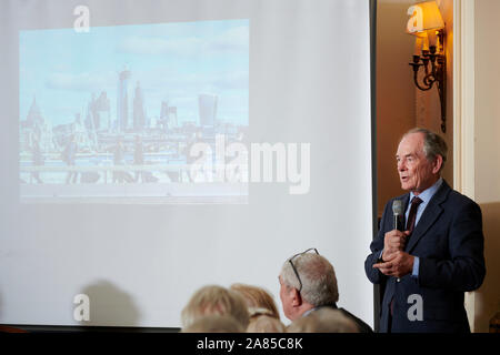 Simon Jenkins au déjeuner littéraire Oldie 05-11-19 Banque D'Images