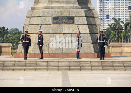 Manille, Philippines - 24 juin 2017 : changement de la garde au mémorial de Rizal Banque D'Images